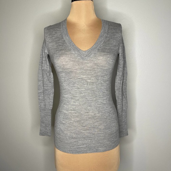 J.Crew Gray 100% Merino Wool Minimalist V-neck Sweater XXS 2XS Petite Friendly - Picture 2 of 9